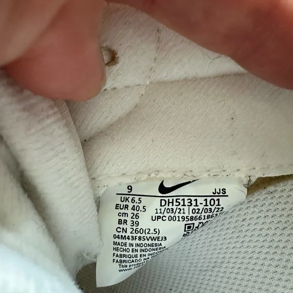 Women’s Nike Air Max Dawn | White/Total Orange/Black | Size 9 - Picture 4 of 4